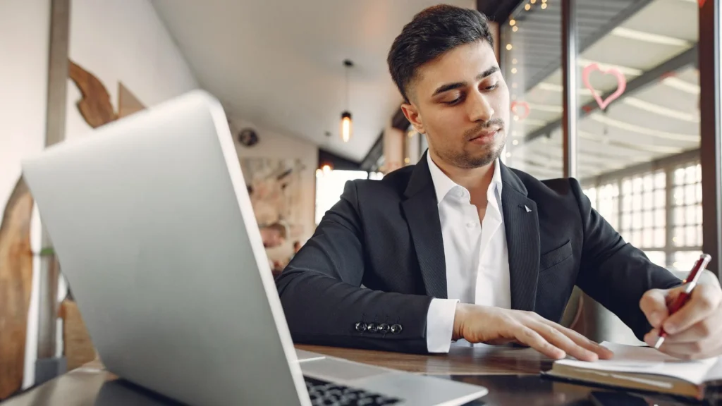 Melhores práticas de backoffice: como estruturar uma retaguarda que sustenta escala